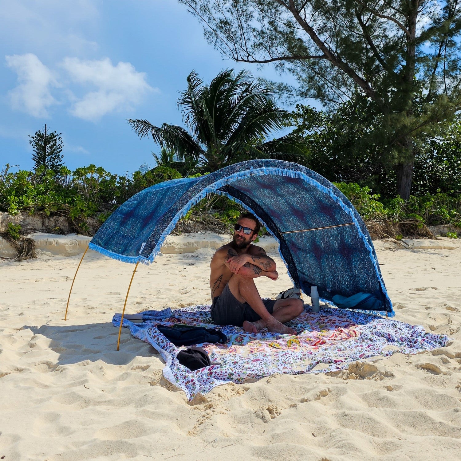 Blue arched shade cabana with adjustable canopy_printOceanWaves